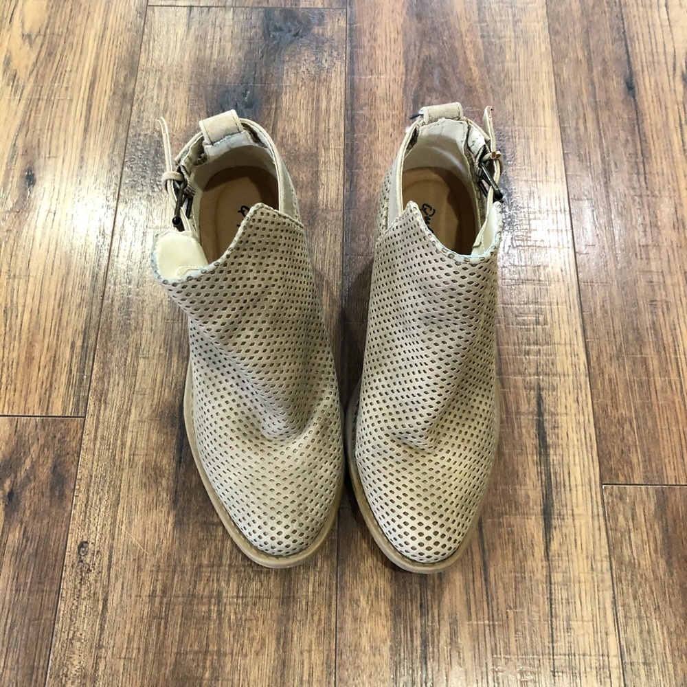 Qupid tan bootie